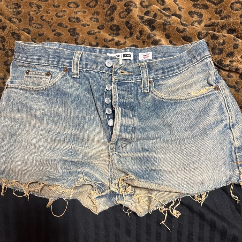 RE/DONE LEVI’S CUT OFF SHORTS